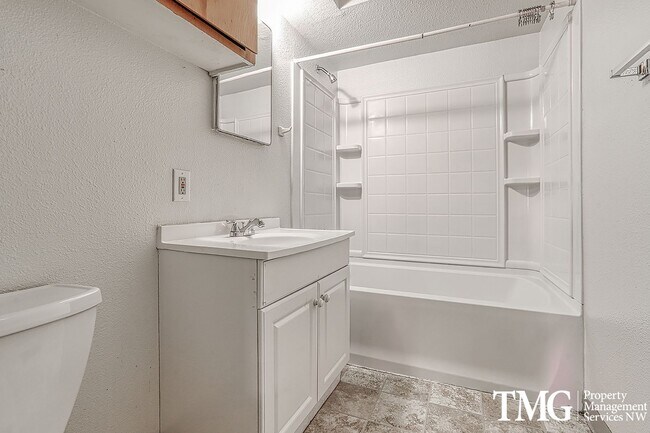 Building Photo - MooseProp