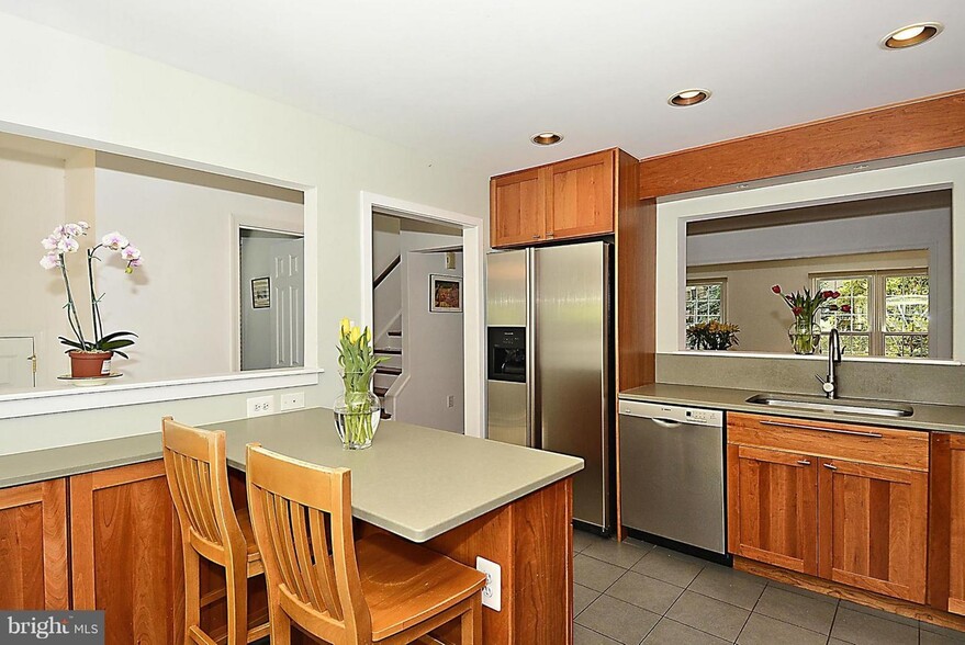 Building Photo - 1127 Fairview Ct