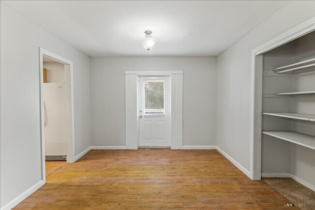 Building Photo - 103 S Chapel Dr
