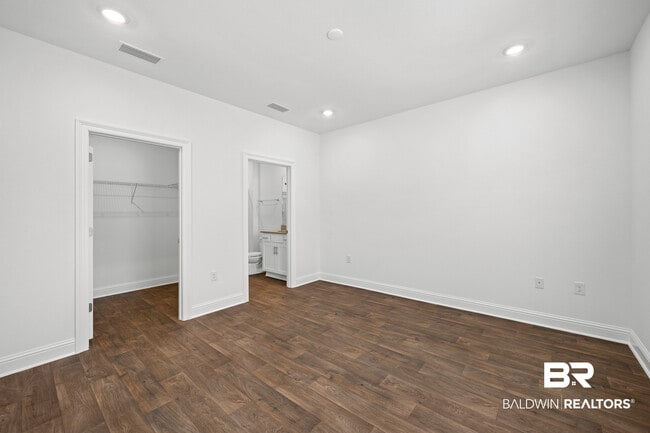 Building Photo - 13390 Shea Cir