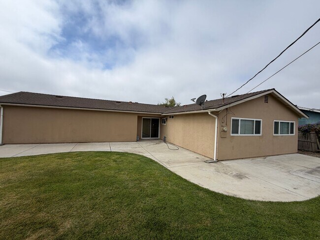 Building Photo - 465 Stansbury Dr