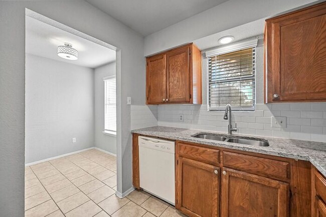 Building Photo - Two Bedroom Duplex For Rent in Cedar Hill.