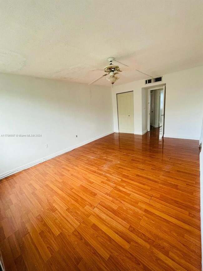 Building Photo - 2 bedroom in North Miami Beach FL 33179