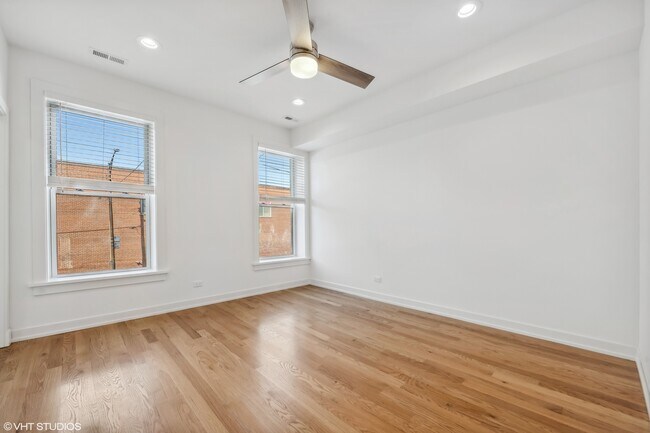 Building Photo - 2251 W Fullerton Ave