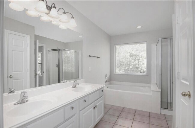 Building Photo - 20330 Roble Green Trl