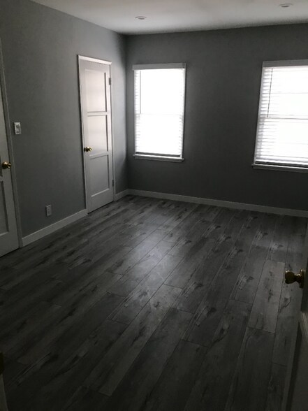 Building Photo - 7735 Hollywood Blvd