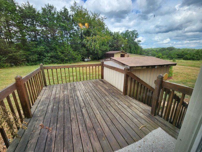 Building Photo - Stunner on Almost 10 Acres on Bear Creek