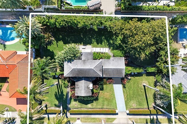 Building Photo - 940 Hollywood Blvd