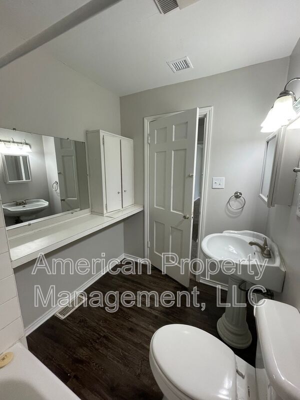 Building Photo - 718 N Gary Pl