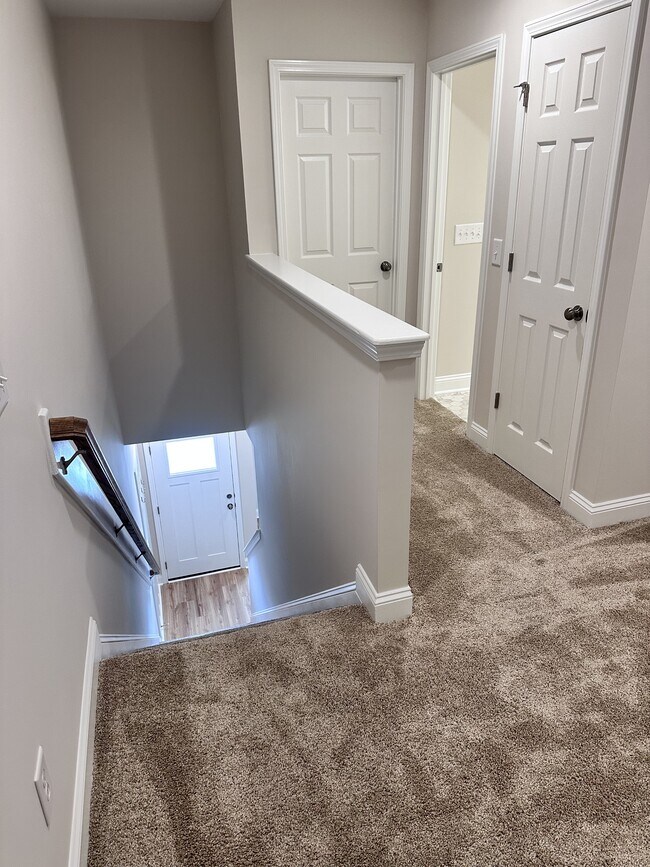 Building Photo - 175 Loren Rd