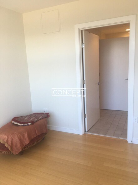 Building Photo - 601 Albany St