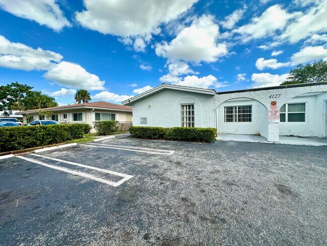 Primary Photo - 4127 Woodside Dr