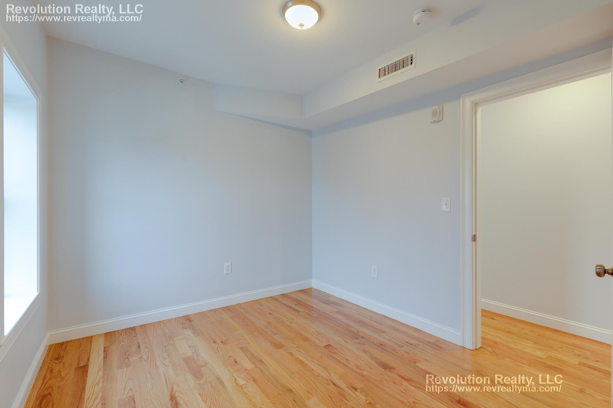 Building Photo - 15 Kenilworth St