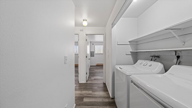 Building Photo - Charming 2-Bed, 1-Bath Condo for Lease at Ivy Club – Low Maintenance Living
