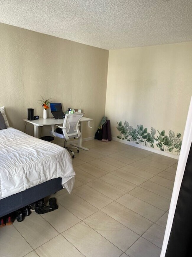 Building Photo - Studio near Waikiki Beach