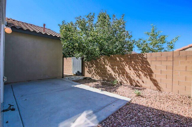 Building Photo - Luxurious Retreat in the Heart of Las Vegas