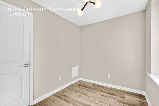 Building Photo - 2528 Emery St