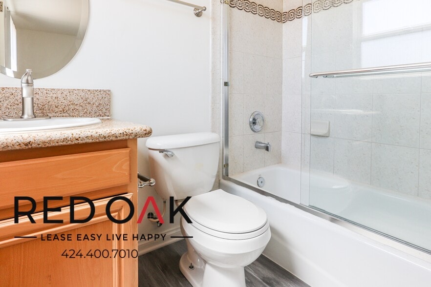 Building Photo - 319 S Westlake Ave