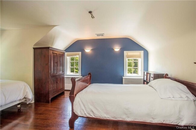 Building Photo - 451 Beechmont Dr