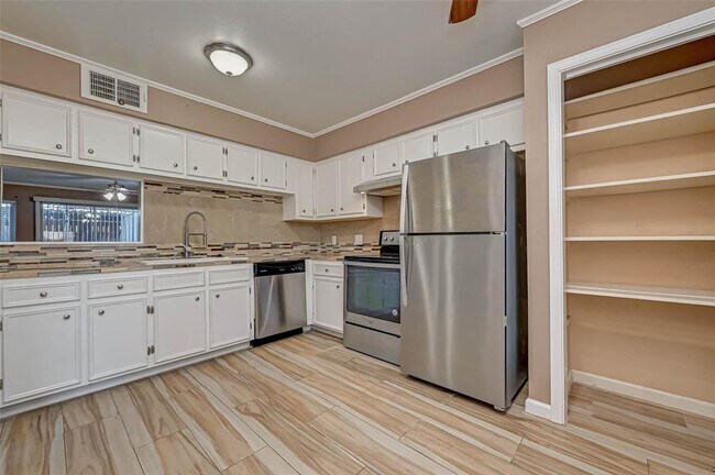 Building Photo - 2118 Straight Creek Dr