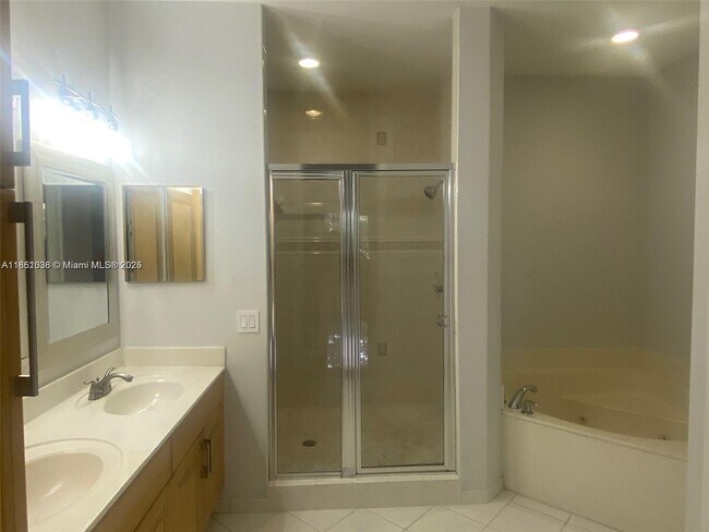 Building Photo - 1605 Passion Vine Cir