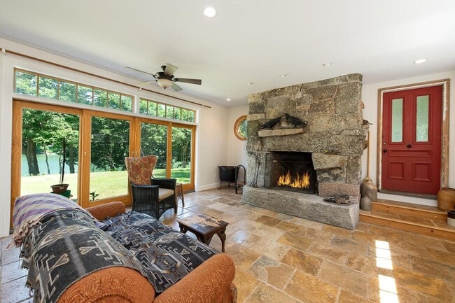 Building Photo - Gorgeous Harpswell Waterfront Property for...