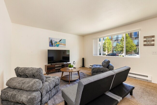 Building Photo - 15706 Ash Way