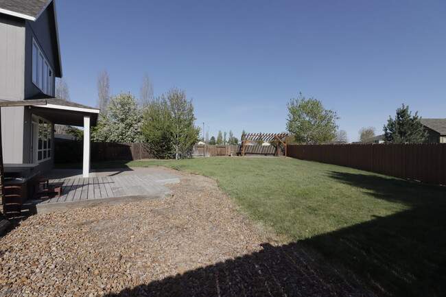 Building Photo - Charming 3-Bedroom Home with Designer Touc...