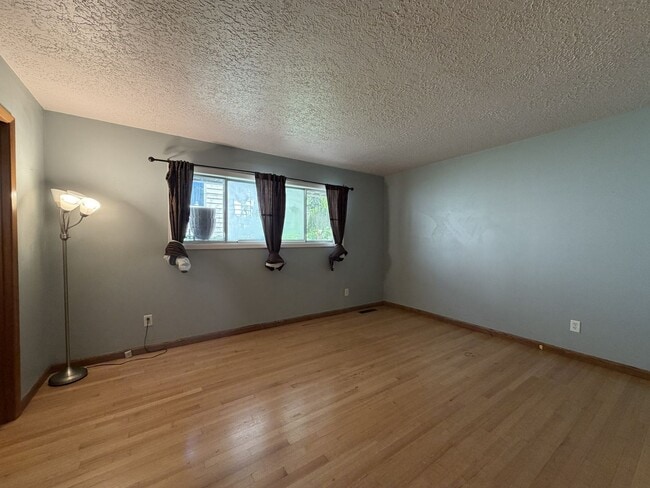 Building Photo - 5220 SE 33rd Pl