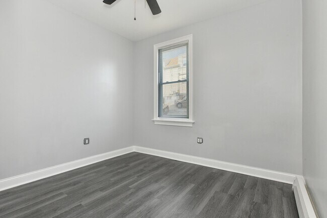 Building Photo - 540 61st St