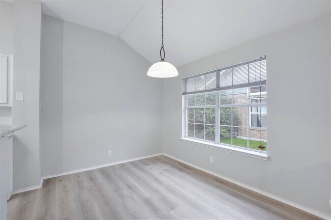 Building Photo - 1810 Coral Dr