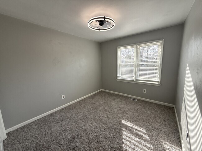 Building Photo - 5537 Lynbrook Lndg