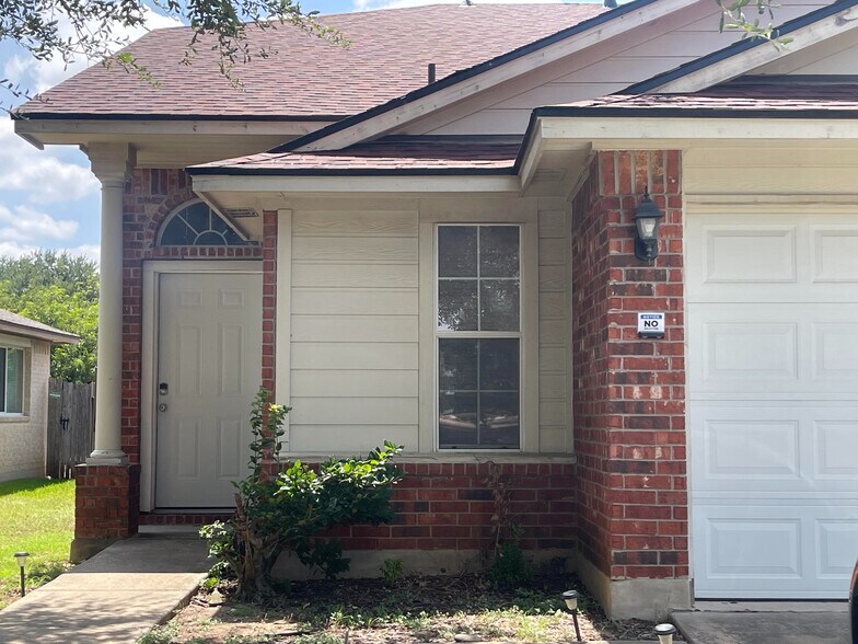 Building Photo - Room in Single Family Home on Socorro Bend