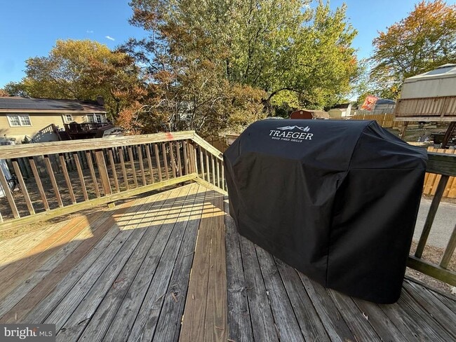 Building Photo - 8 English Oak Cir