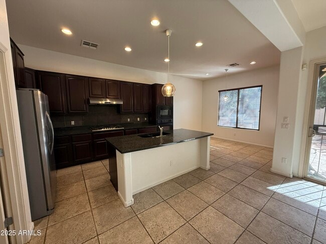 Building Photo - 2807 E Desert Broom Pl