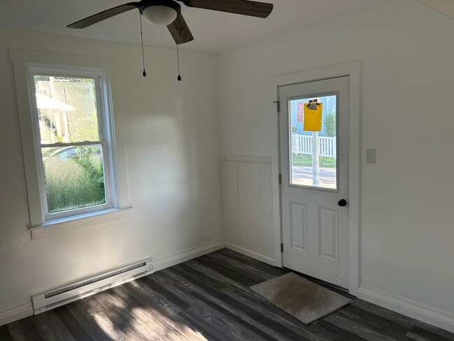 Building Photo - 20 Hedgewood Dr