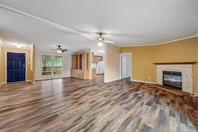 Building Photo - 241 Glenwood Dr