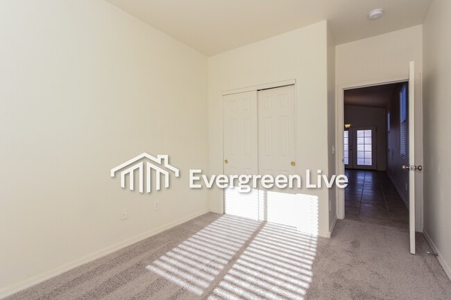 Building Photo - 524 S 4th St