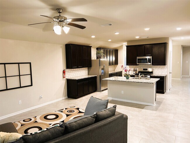 Building Photo - 1402 Central Heights Dr