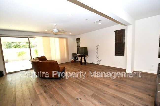 Building Photo - 505 Elm Cottage Ct