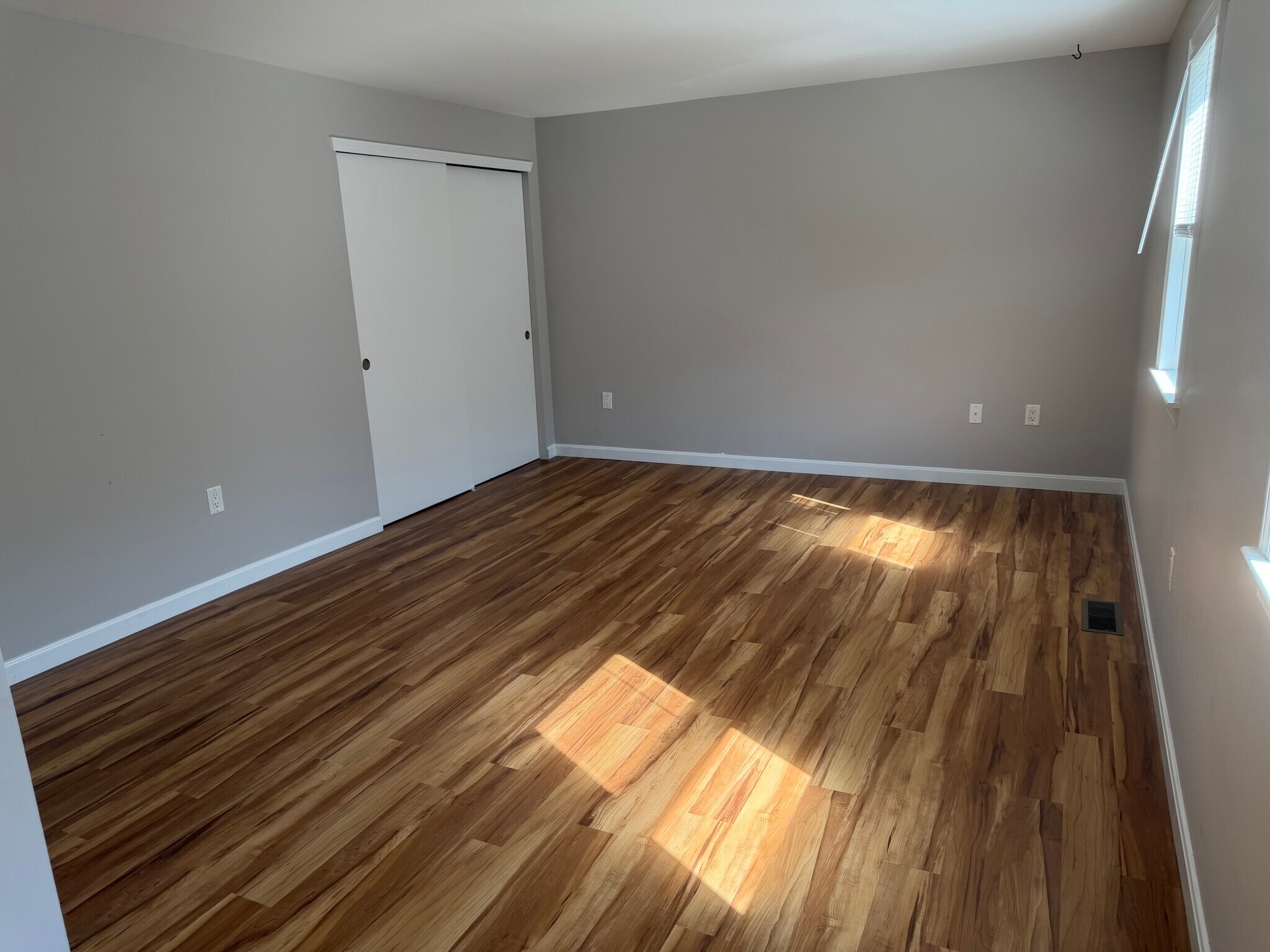 Building Photo - 51 Birchwood Dr