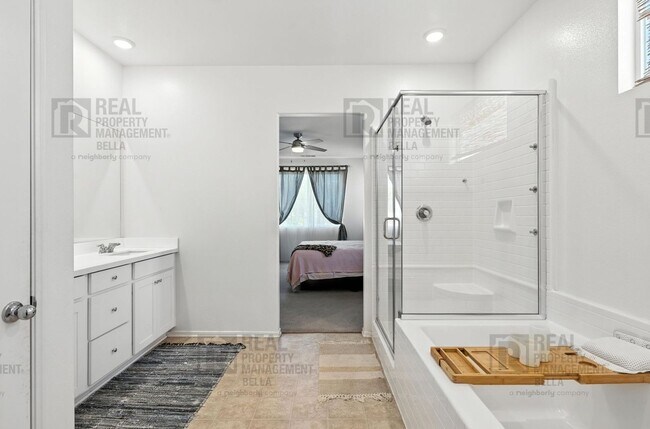 Building Photo - Beautiful 5-Bedroom Home in Audie Murphy R...