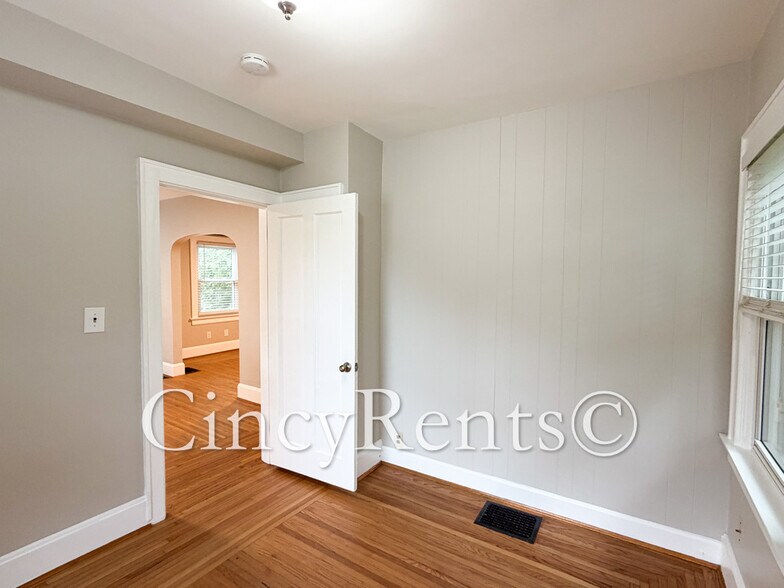 Building Photo - 3559 Rawson Pl