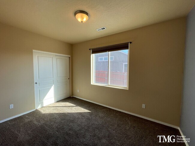 Building Photo - Gorgeous Ranch on Huge Lot!