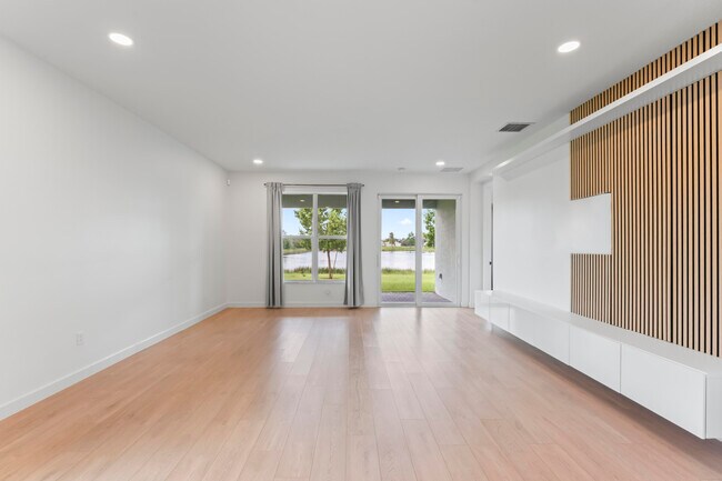 Building Photo - 12664 SW Eleanor Dr
