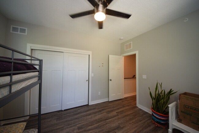 Building Photo - Spacious Luxury 2-Bed, 2-Bath Home in Longfellow – Available June 5th!