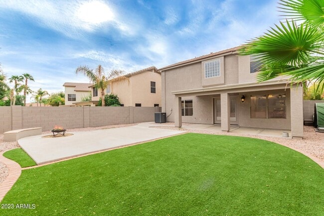 Building Photo - 4 BEDROOM 2.5 BATH 2 STORY LOVELY HOME 2,041 SQ FT SINGLE FAMILY HOME