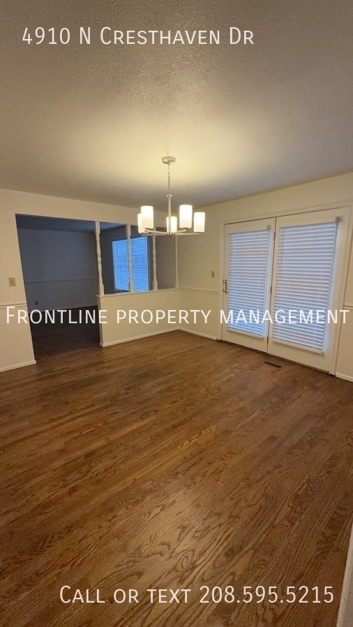 Building Photo - 4910 Cresthaven Dr