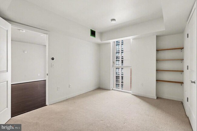 Building Photo - 1025 1st St SE