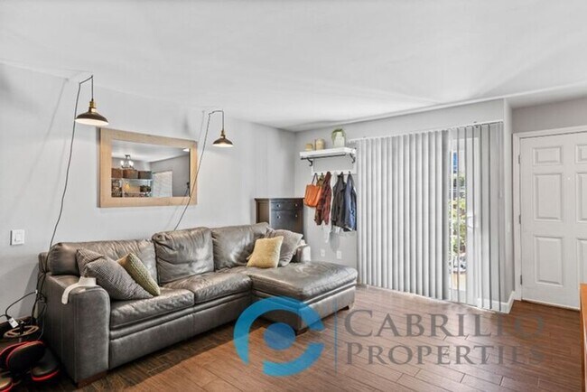 Building Photo - 5402 Balboa Arms Dr